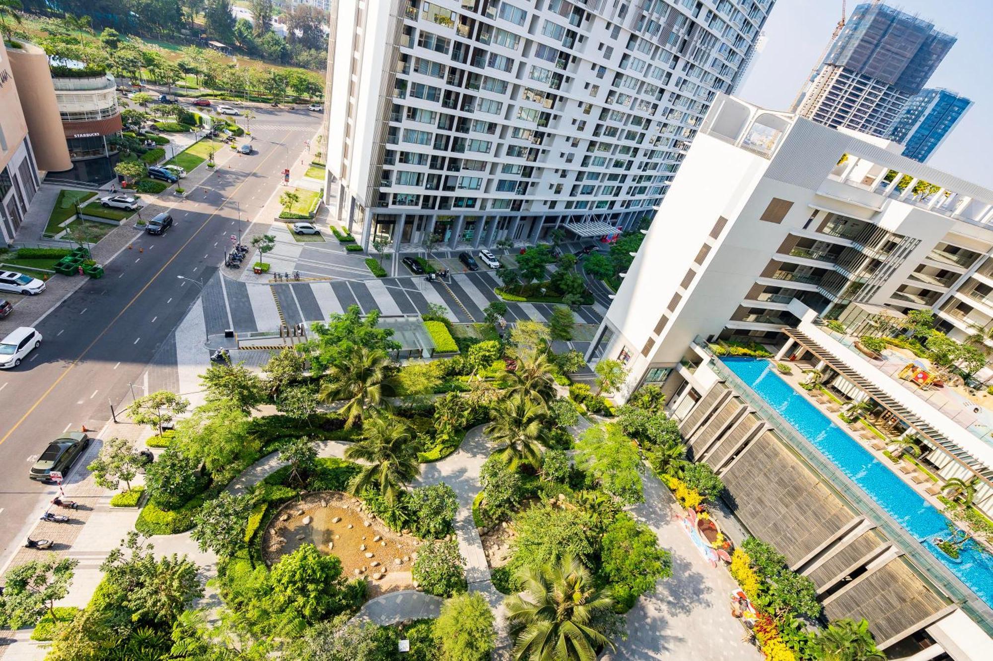 The Peak Midtown Twobedroom With Balcony Хошимин Экстерьер фото