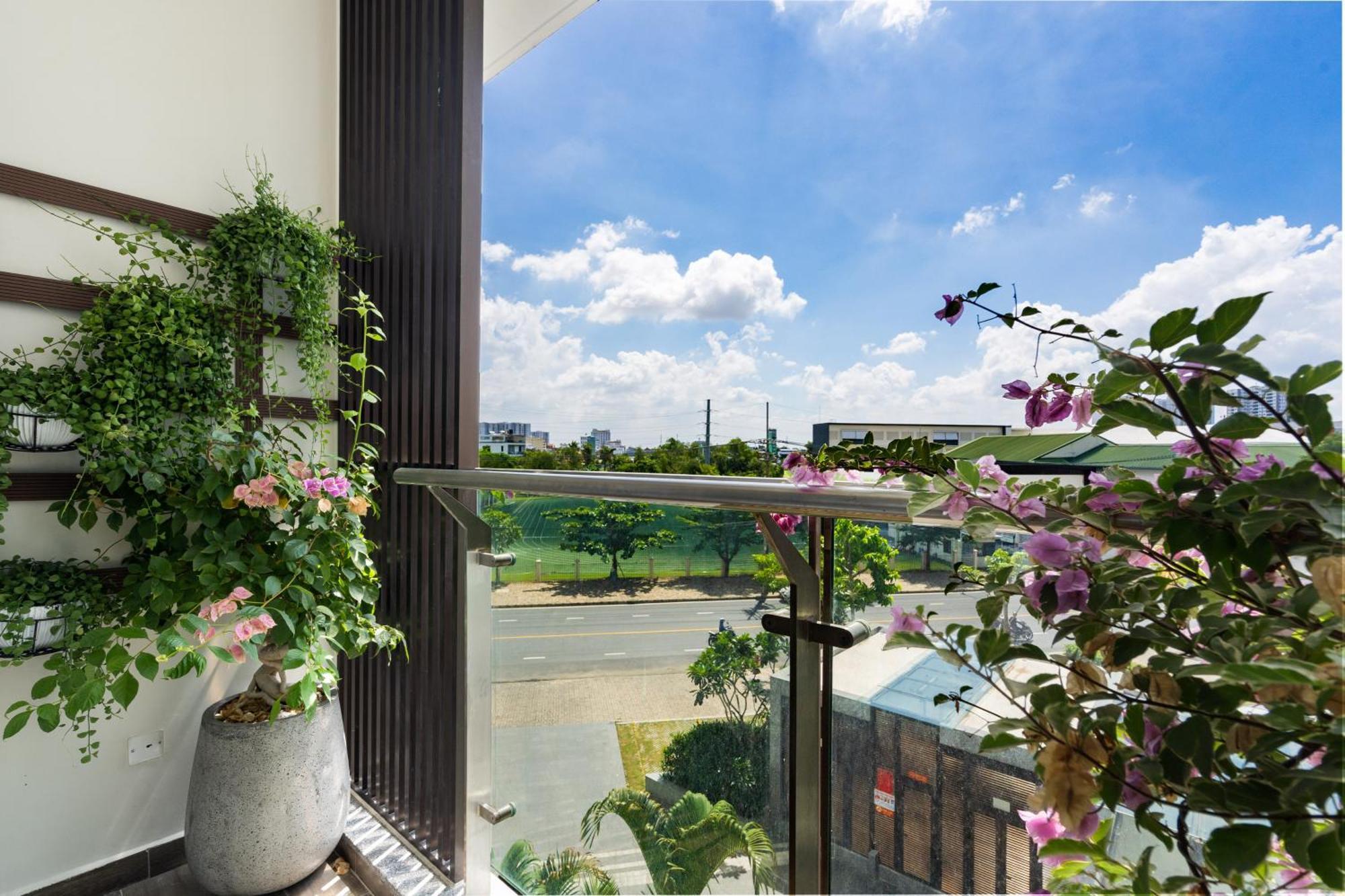 The Peak Midtown Twobedroom With Balcony Хошимин Экстерьер фото